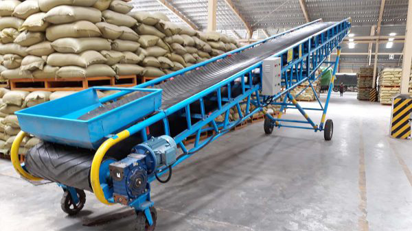 Height adjustable belt conveyor