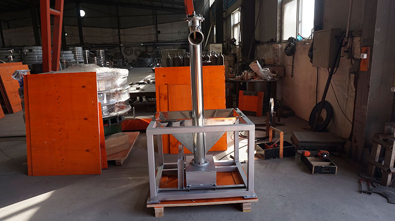 Vertical screw conveyor