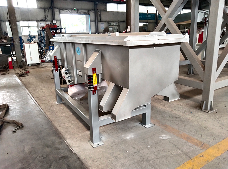 What is linear vibrating screen used for?
