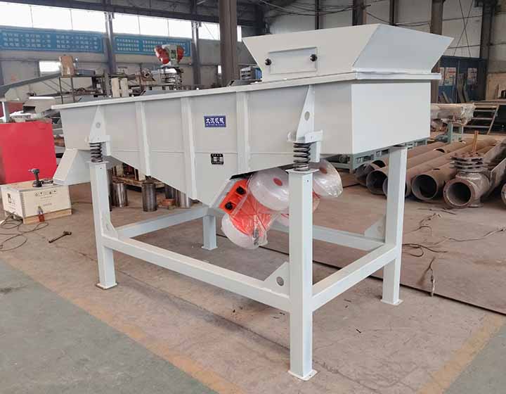 Plastic pellets vibrating screen for linear grading