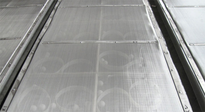 Vibrating screen mesh material and polyurethane deck configuration diagram