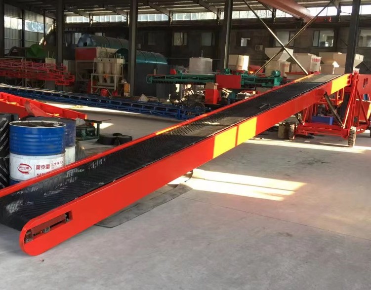 Custom mobile conveyor for truck loading and unloading solution