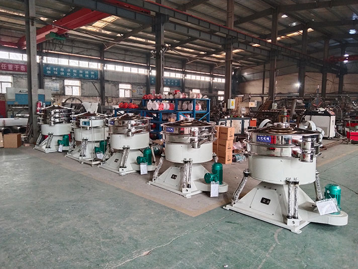 Dahan Machinery direct factory production workshop featuring a batch of assembled industrial vibrating screens ready for delivery