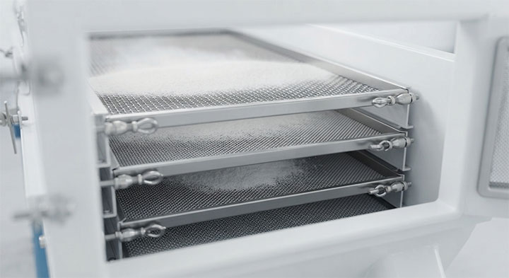 Close-up of high-precision multi-layer screen mesh and internal structure of Dahan gyratory vibrating screen.