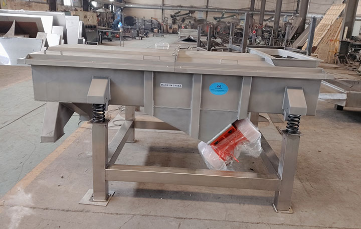 Stainless steel linear vibrating screen machine manufactured in Dahan Machinery workshop, showing heavy-duty springs and vibration motor specs.