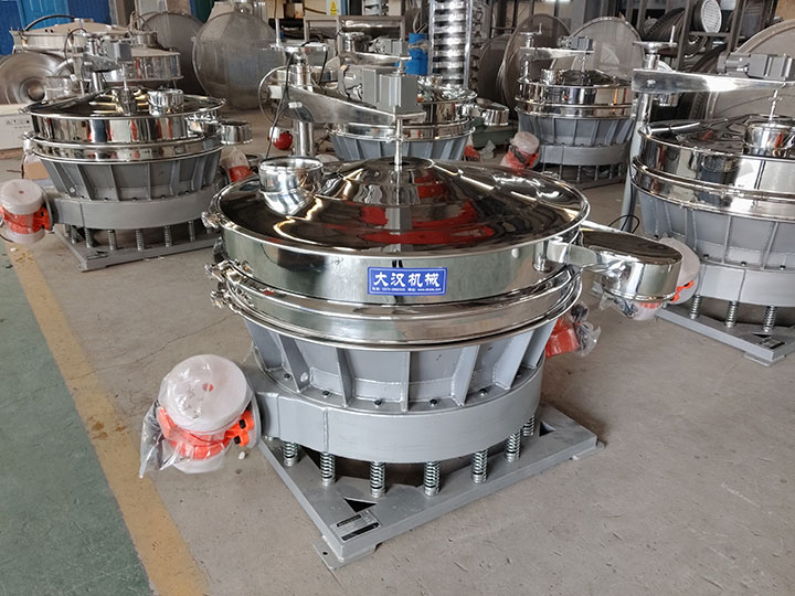Dahan Machinery industrial assembly floor with vibrating sifter production lines.