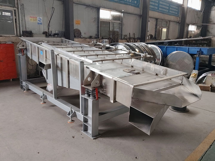 Customized all-stainless-steel industrial screening equipment designed by Dahan Machinery for high-moisture and challenging materials.