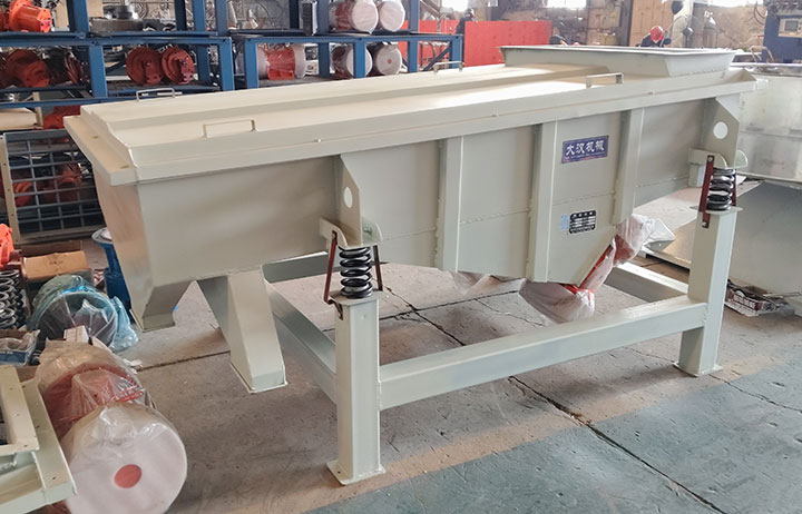Actual photos of the entire linear vibrating screen